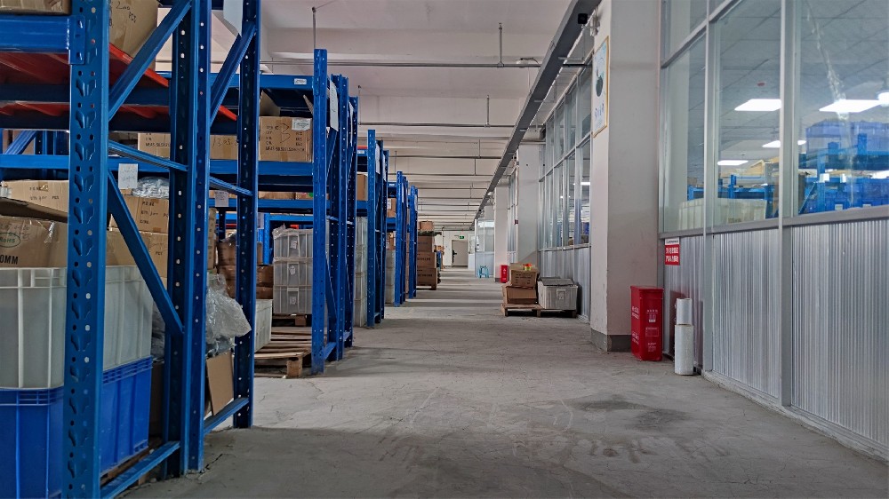 大面積倉(cāng)儲(chǔ)，可存放大面積貨物